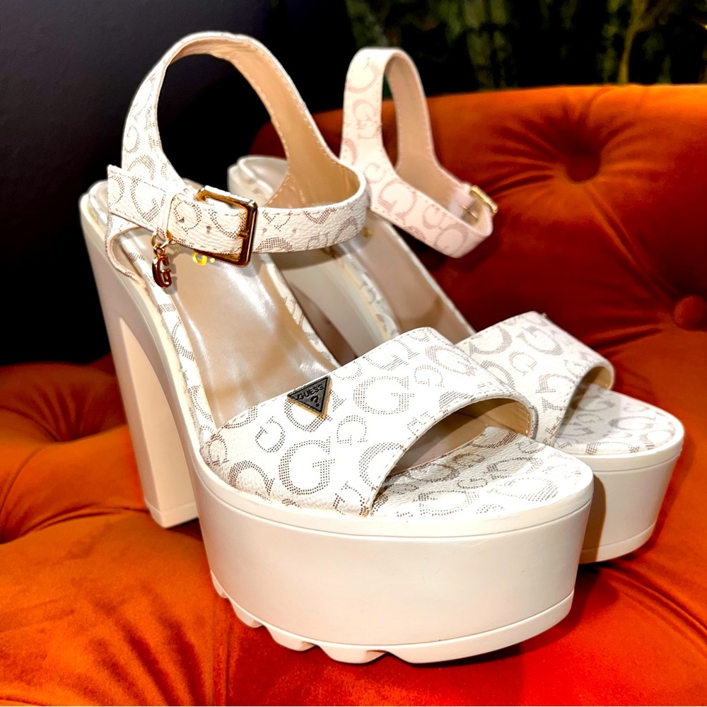 Guess logo | open toe, platform heels | white